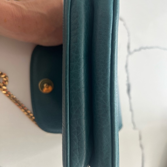 X SOLD X Authentic Gucci, small green bag with classic gold hardware and chain. - Picture 9 of 9